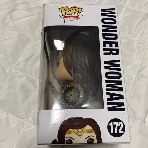 Wonder Woman Funko Pop - Picture 4 of 6